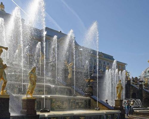 2025/07/images/tour_1955/sankt-peterburg-aranzmani-peterhof-fontane-large.jpg