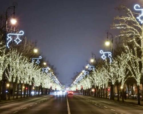 2025/10/images/tour_2020/http-cdncnncomcnnnextdamassets181205141548-budapest-winter-activities-andrassy-street-large.jpg