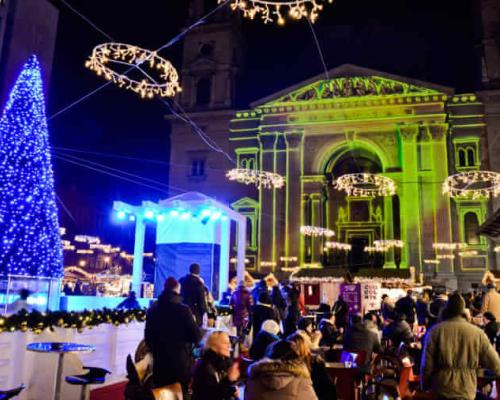 2025/10/images/tour_2020/http-cdncnncomcnnnextdamassets181205141923-budapest-winter-activities-st-stephens-christmas-market-3-large.jpg