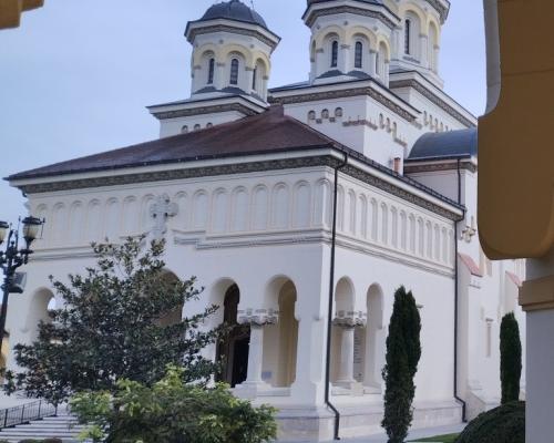 2026/02/images/tour_2110/rumunija-alba-julija-pravoslavna-crkva-large.jpg